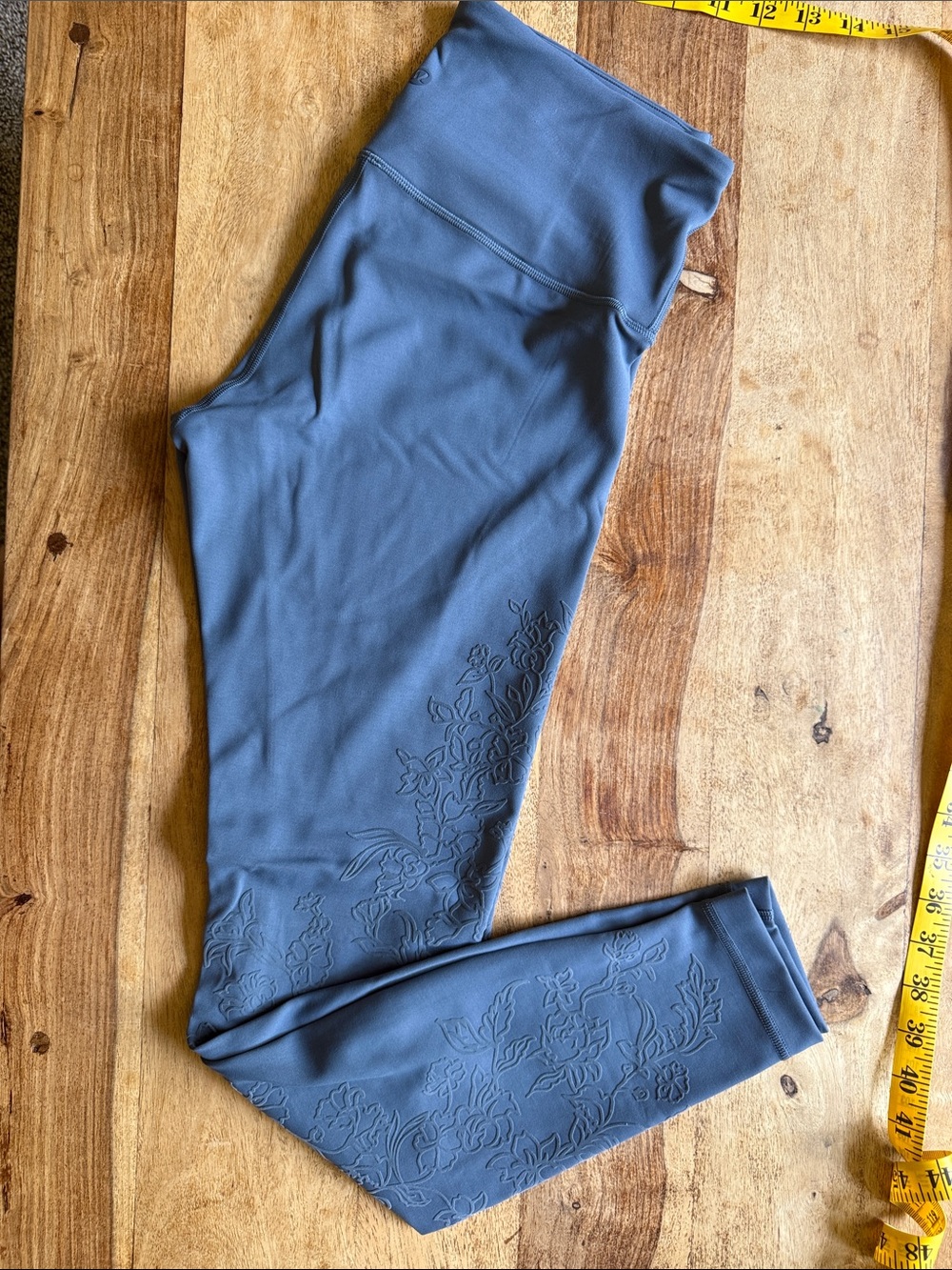 lululemon size 8 Slate Blue Raised Floral Leggings